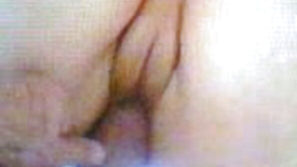 Развратната брюнетка провежда сексуален конгрес в хотелската стая seks video klipove