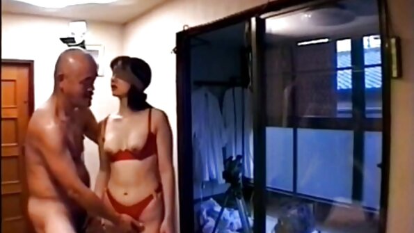 Великолепните мадами се наслаждават на малко analni porno klipove лесбийско действие